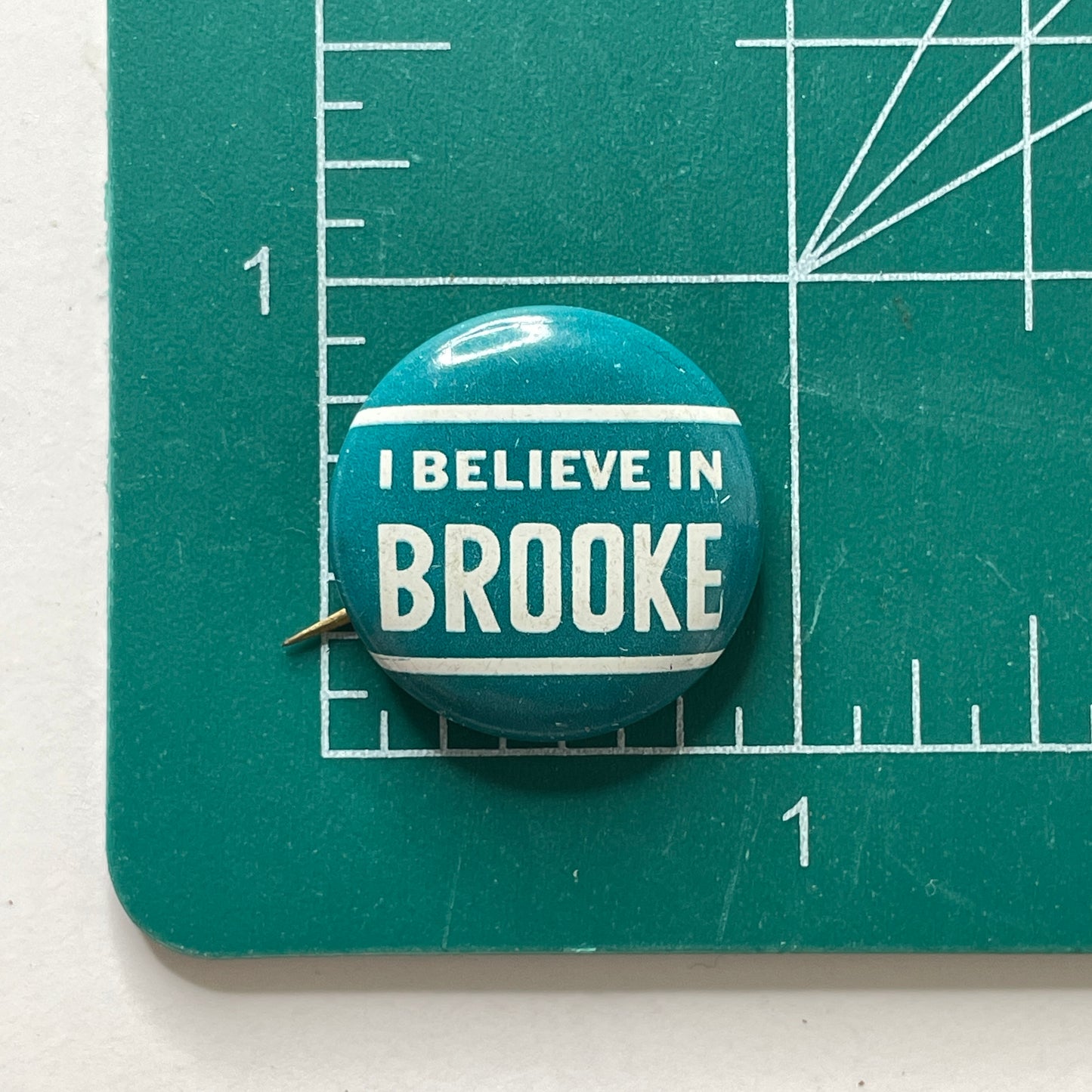 I Believe In Brooke Political Campaign 60s Vintage Pinback Button ~1"