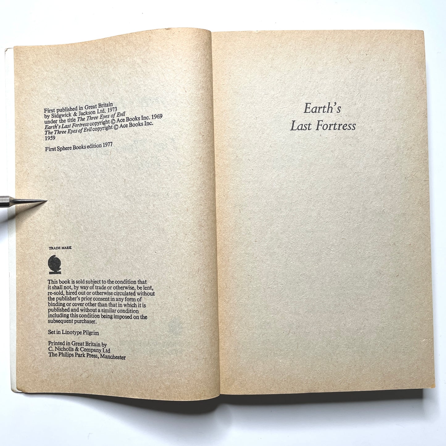 Earth's Last Fortress by A.E. Van Vogt (1977) - Vintage 70s Sci-Fi Paperback Book