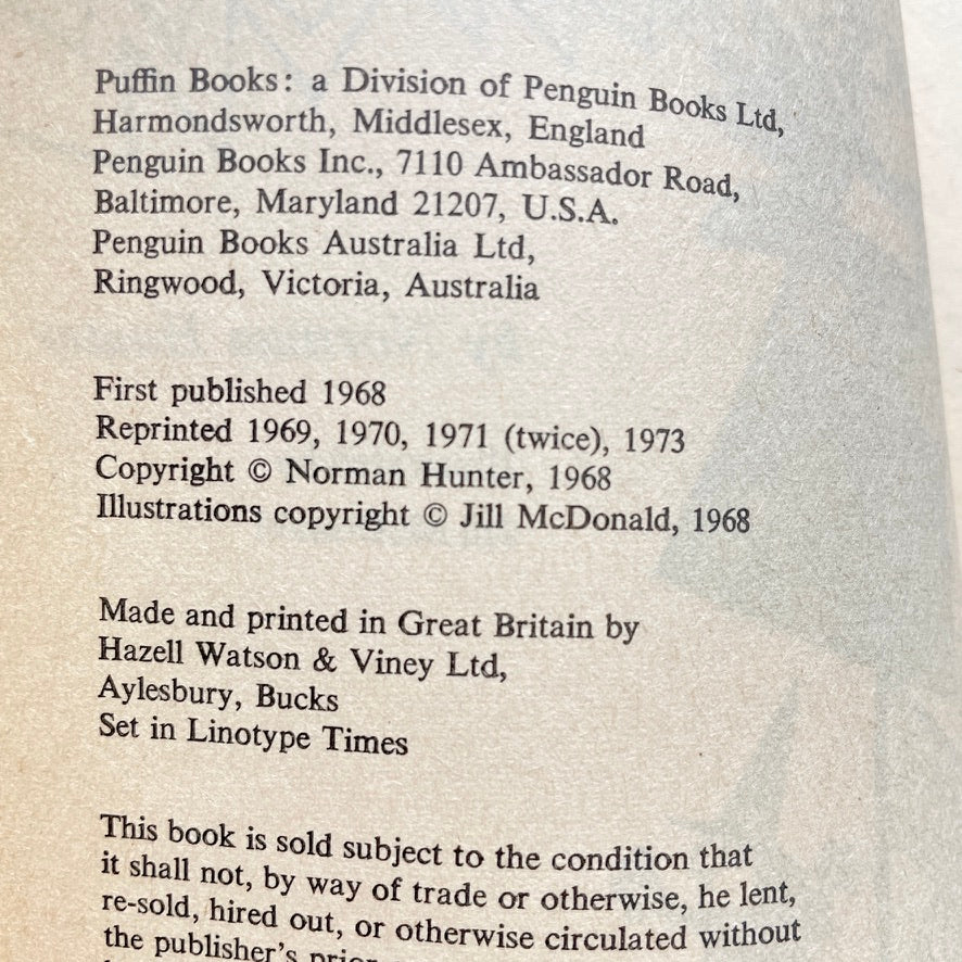 Puffin Book of Magic 1973 Illustrated Paperback Book