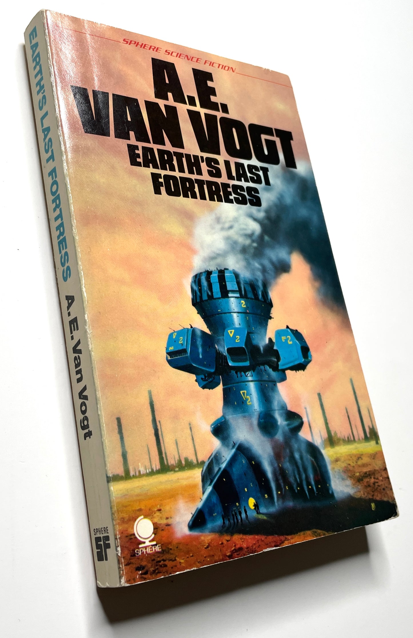 Earth's Last Fortress by A.E. Van Vogt (1977) - Vintage 70s Sci-Fi Paperback Book